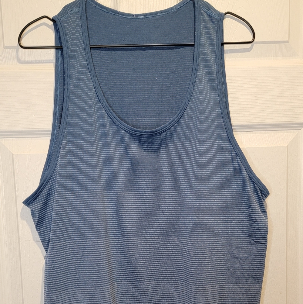 Lululemon metal vent tank size xl